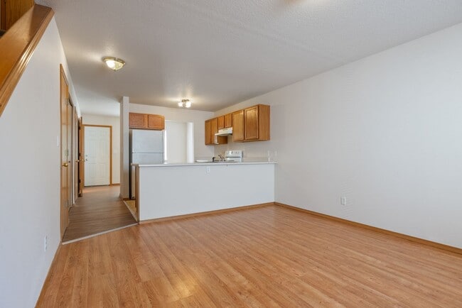Building Photo - 2-Bedroom Duplex in SE Portland - Enjoy 1/2 off your first month!