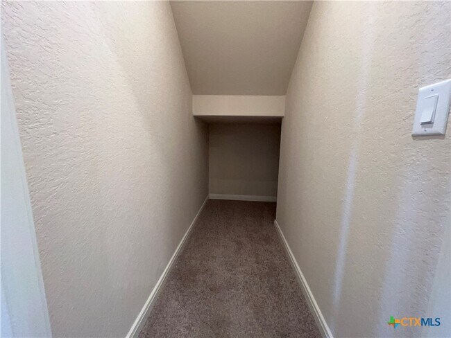 Building Photo - 741 Farmers Dell