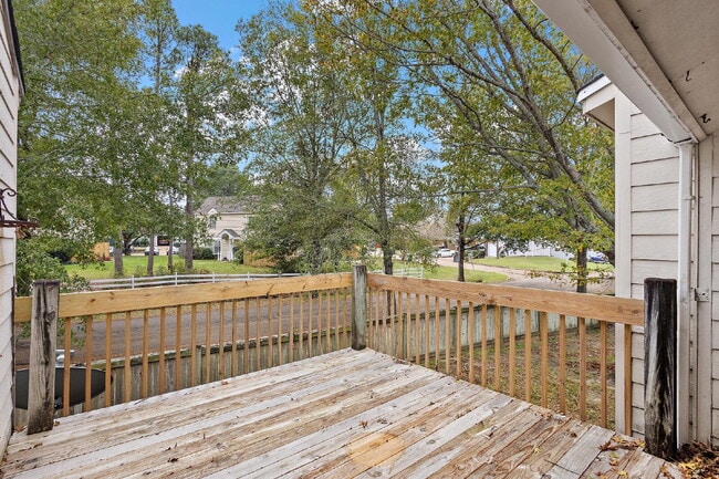 Building Photo - 3/2 townhouse at the Rez!