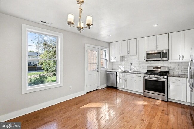 Building Photo - 1719 Frankford St SE