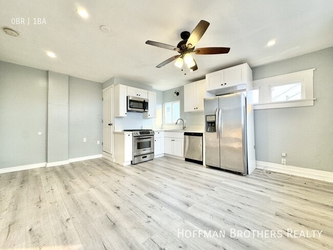 Building Photo - 2360 W Washington Blvd