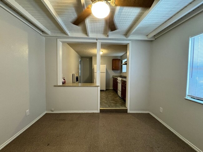 Building Photo - 207 W Phillips St