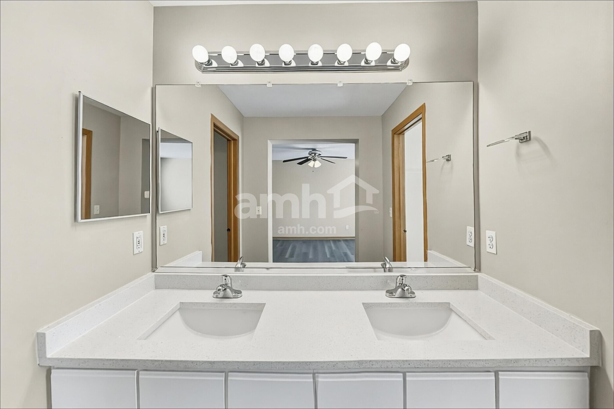 Building Photo - 14233 S Hillsdale Ct