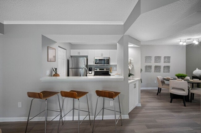 Building Photo - 2159 Polo Gardens Dr