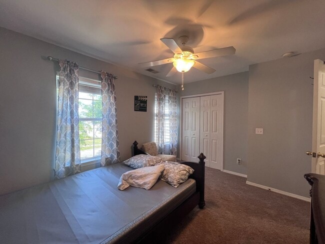 Building Photo - 2 bedroom 2.5 bath Townhome in Godley Park