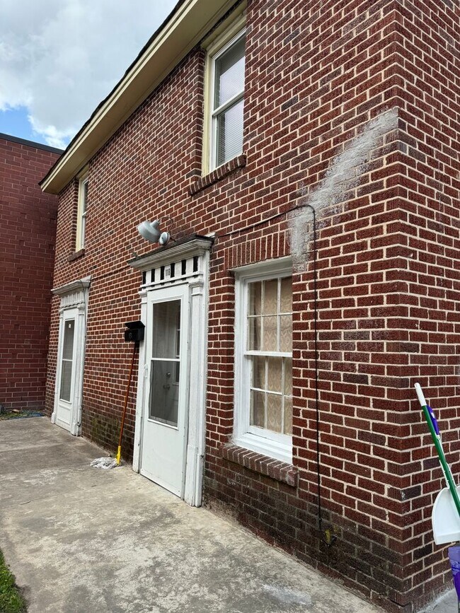 Building Photo - 111 Taggart Ave