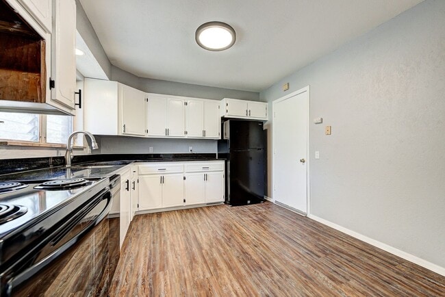 Building Photo - 10313 Whitehaven Rd
