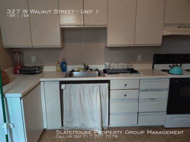 Building Photo - Quaint Walnut Street Apartment!