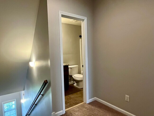 Building Photo - Deer Creek - 4BR/ 2 story/ 2500+SQFT