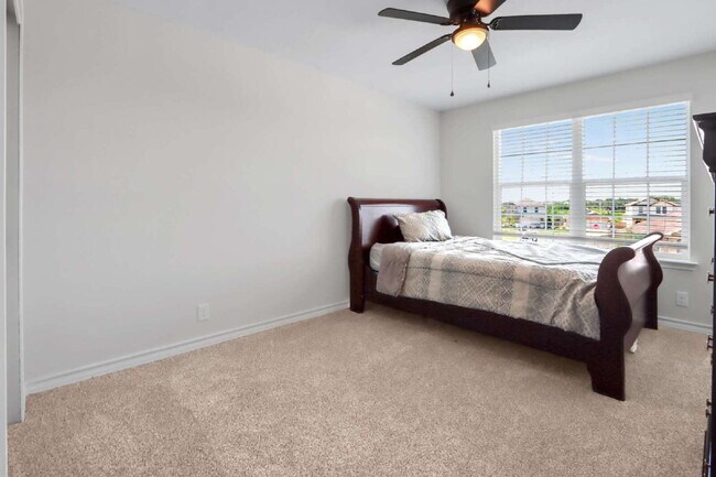 Building Photo - "Spacious Elegance at 110 Spurfowl: 5-Bedr...