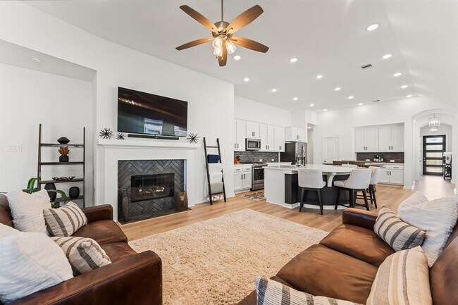 Building Photo - 15823 Bird of Paradise Dr