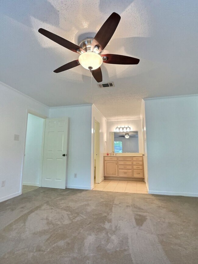 Building Photo - 3-bedroom 2-bathroom home in Vancleave, MS!