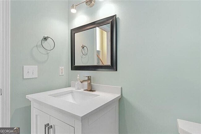 Building Photo - 560 Kimball Crest Ct