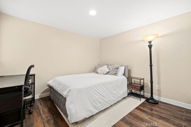 Building Photo - 205 Montana Del Lago Dr