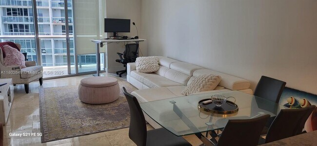 Building Photo - 475 Brickell Ave