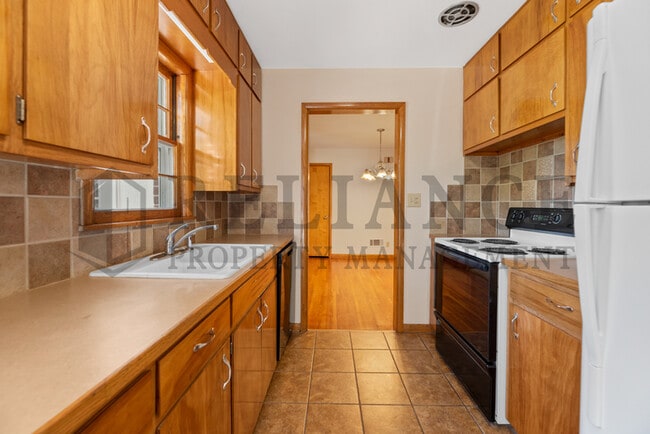 Building Photo - 878 S Fabrique Dr