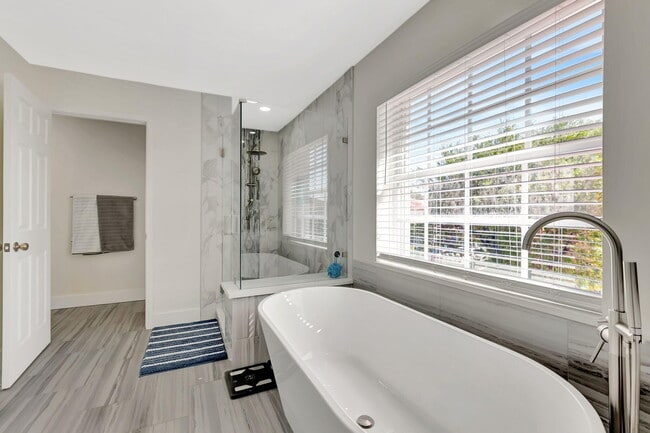 Building Photo - 18248 Coral Isles Dr