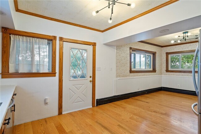 Building Photo - 6026 Sawyer St