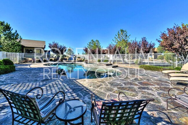 Building Photo - 8190 N Turning Leaf Dr