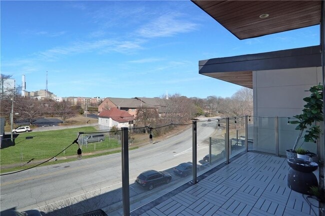 Building Photo - 472 Martin St SE