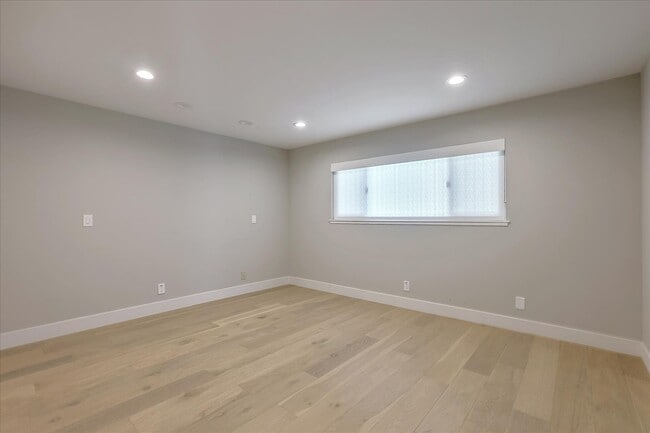 Building Photo - 406 Central Ave