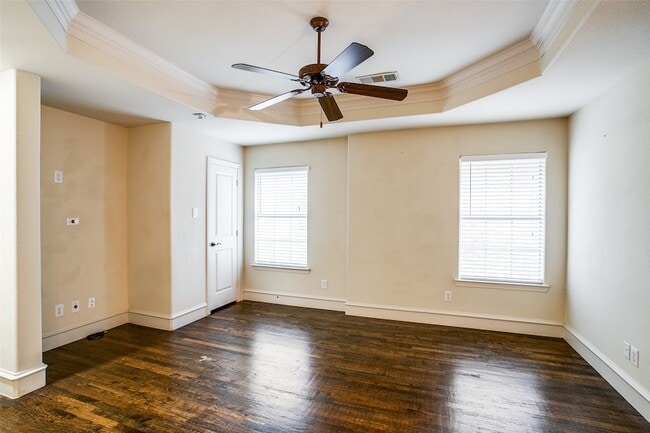 Building Photo - 5143 Miller Ave