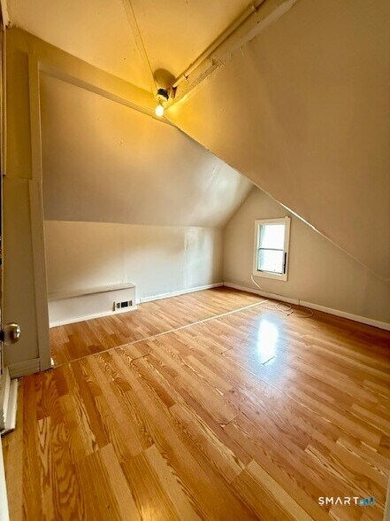 Building Photo - 384 Gregory St