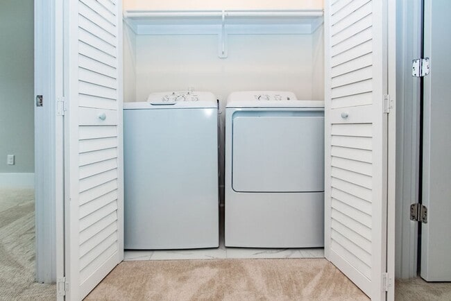 Building Photo - SUMMERWALK