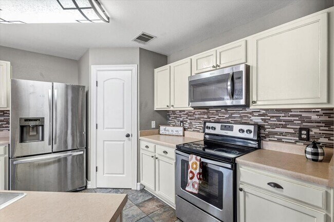 Building Photo - 208 Rock Hound Ln