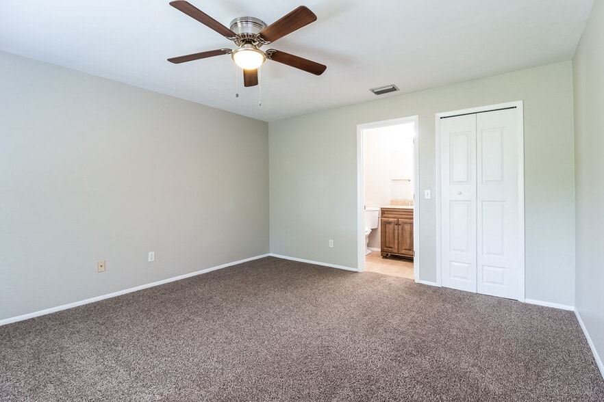 Building Photo - 1042 Alpug Ave