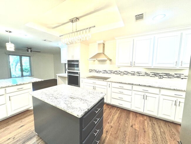 Building Photo - 9306 Utica Dr