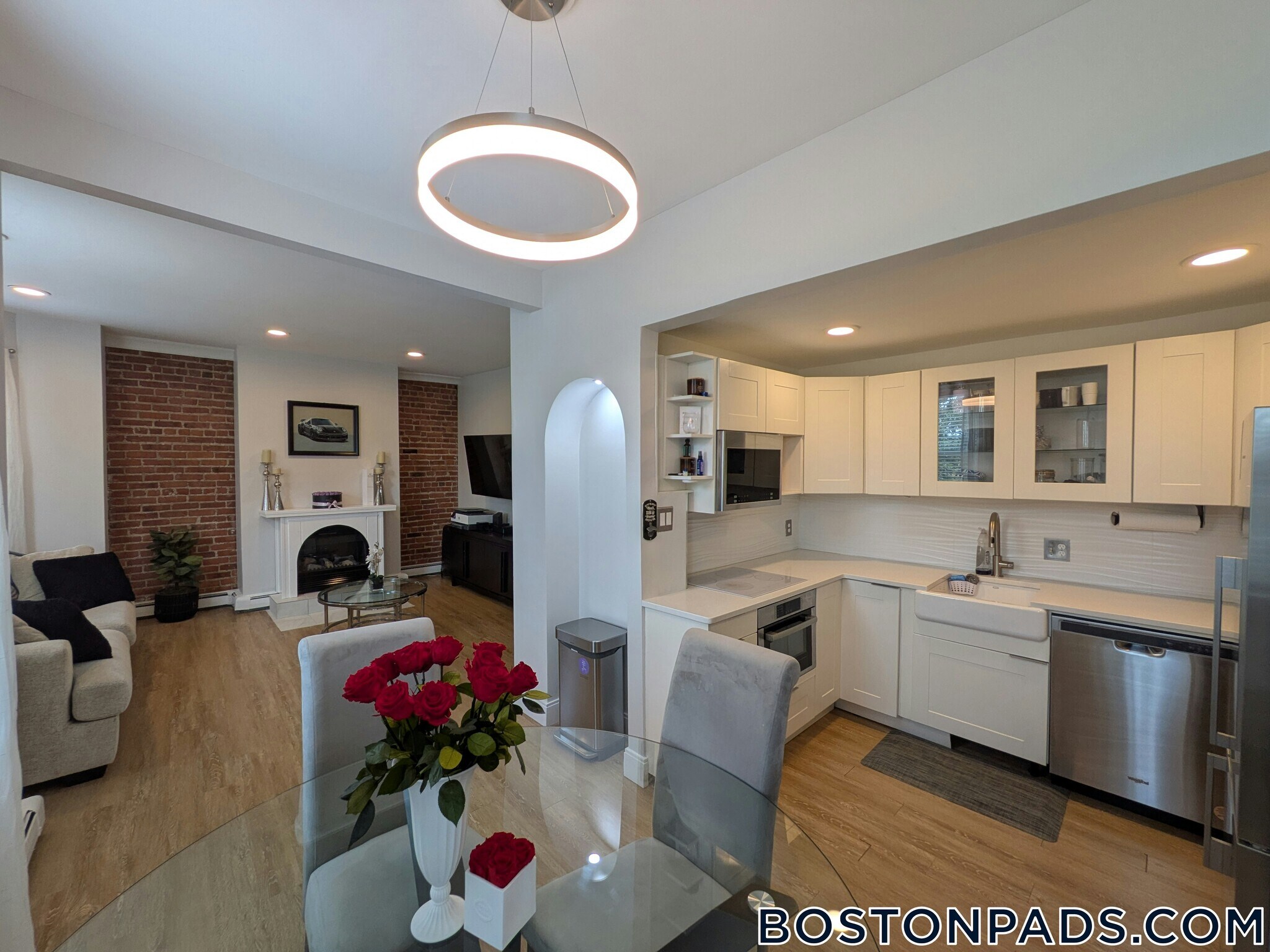 Building Photo - 390 Riverway