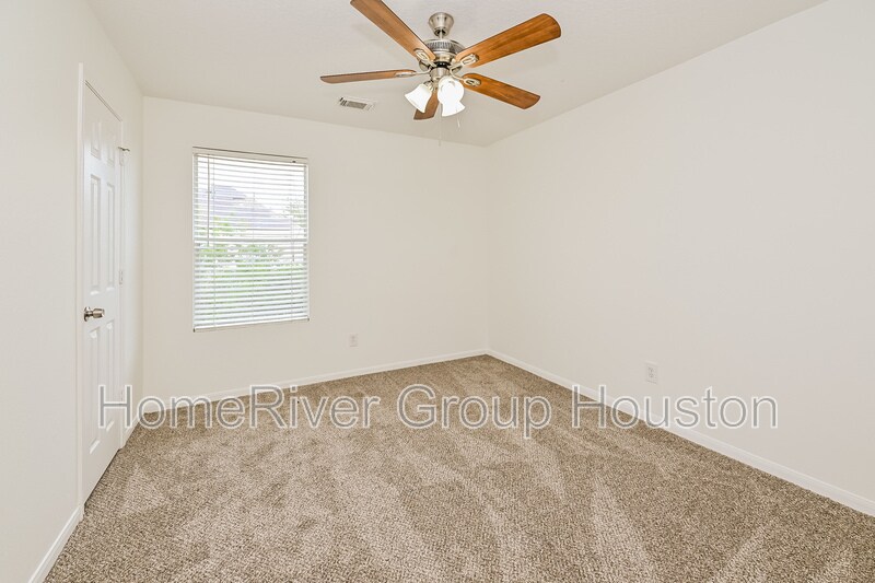 Building Photo - 20942 Foxwood Garden Dr