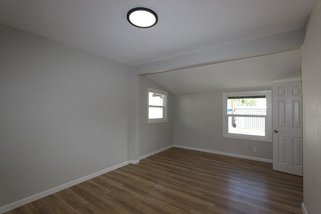 Building Photo - 251 S 36th St