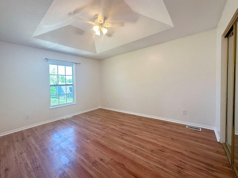 Building Photo - 1417 La Chateau Dr