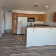 Building Photo - 3 Bed 2 bath upstairs unit
