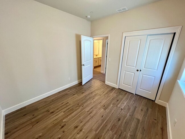 Building Photo - Lovely East Garrison 3 bedroom 2.5 bathroo...