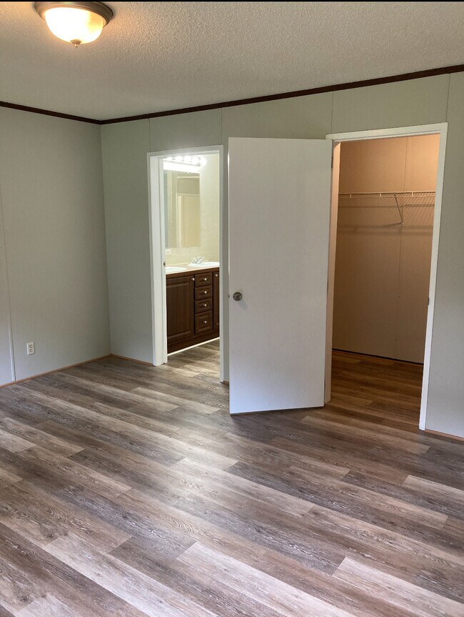 Building Photo - 408 Marlena Ave