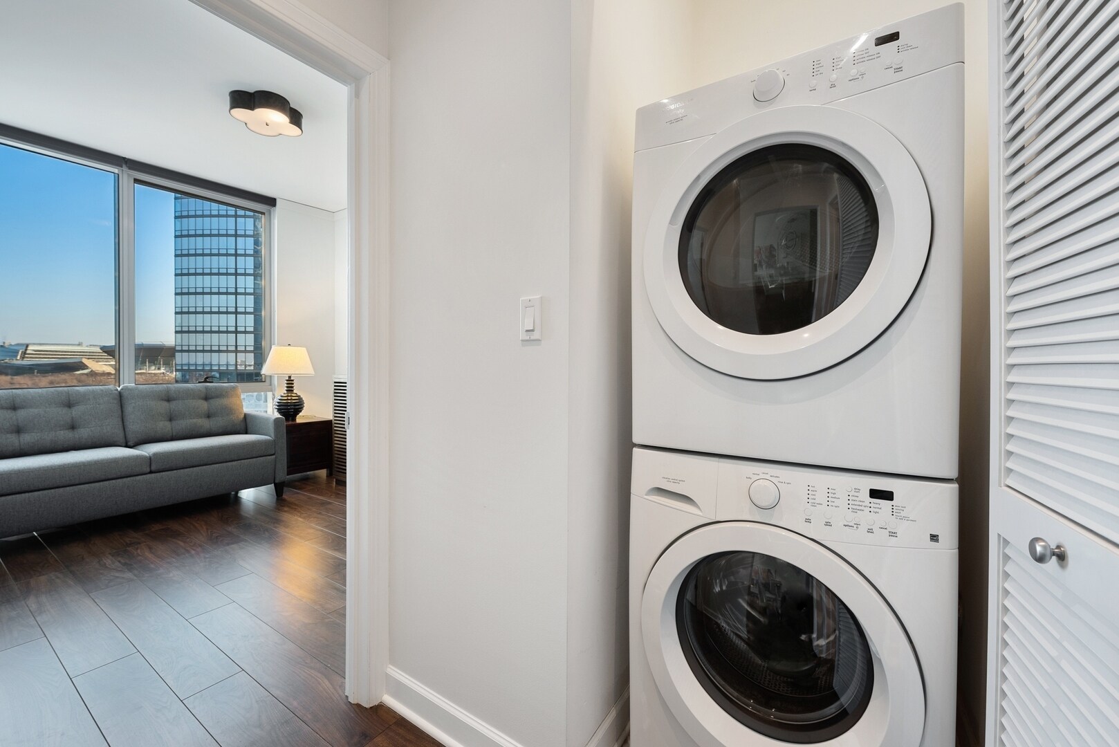 Building Photo - 1201 S Prairie Ave