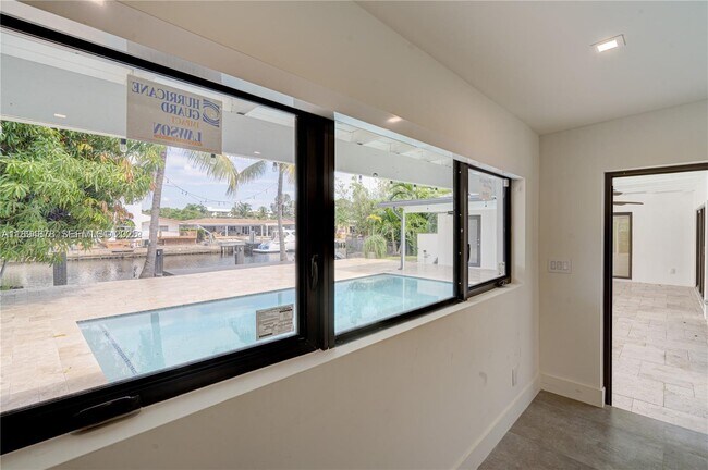 Building Photo - 2305 Magnolia Dr