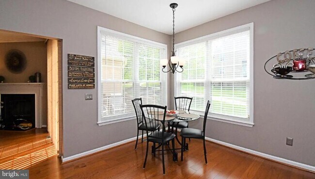 Building Photo - 235 Pinecrest Ln