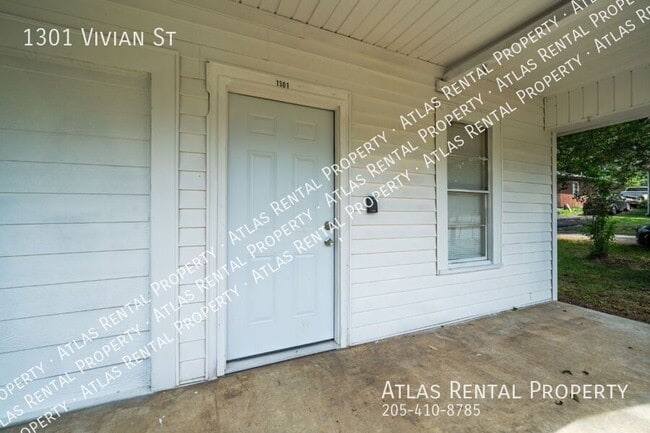 Building Photo - 1301 Vivian St SW
