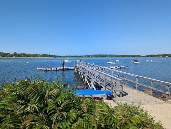 Building Photo - 12 Cove Rd