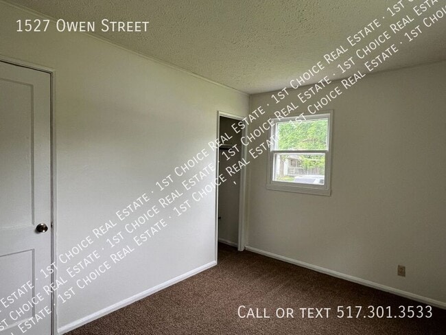 Building Photo - 1527 Owen St