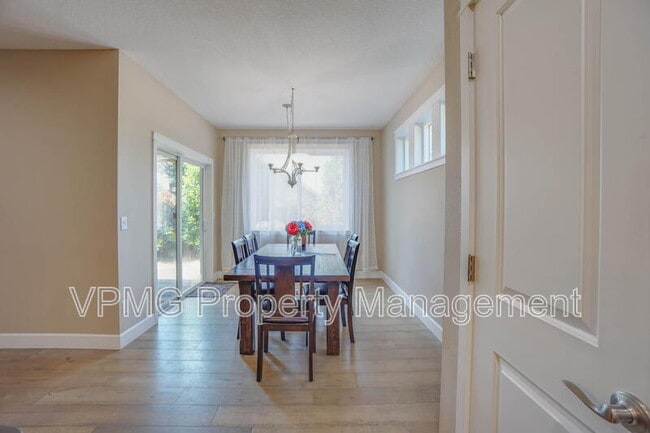 Building Photo - 12114 NW 41st Ave