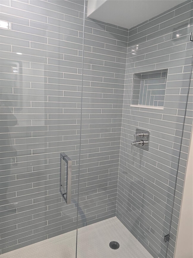 Building Photo - 328 N Ocean Blvd