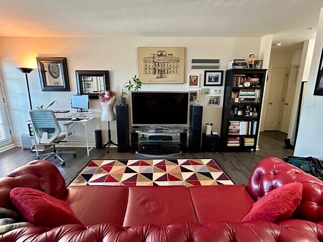 Building Photo - 1849 Green Bay Rd