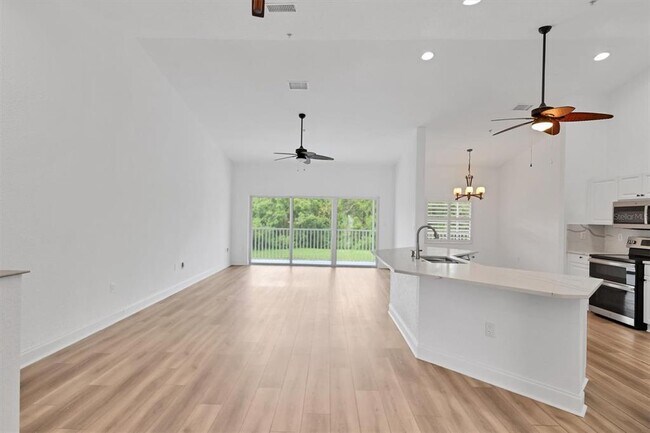 Building Photo - 7269 Fountain Palm Cir