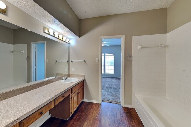 Building Photo - 6324 Alissa Dr
