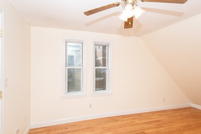 Building Photo - 18 Union St